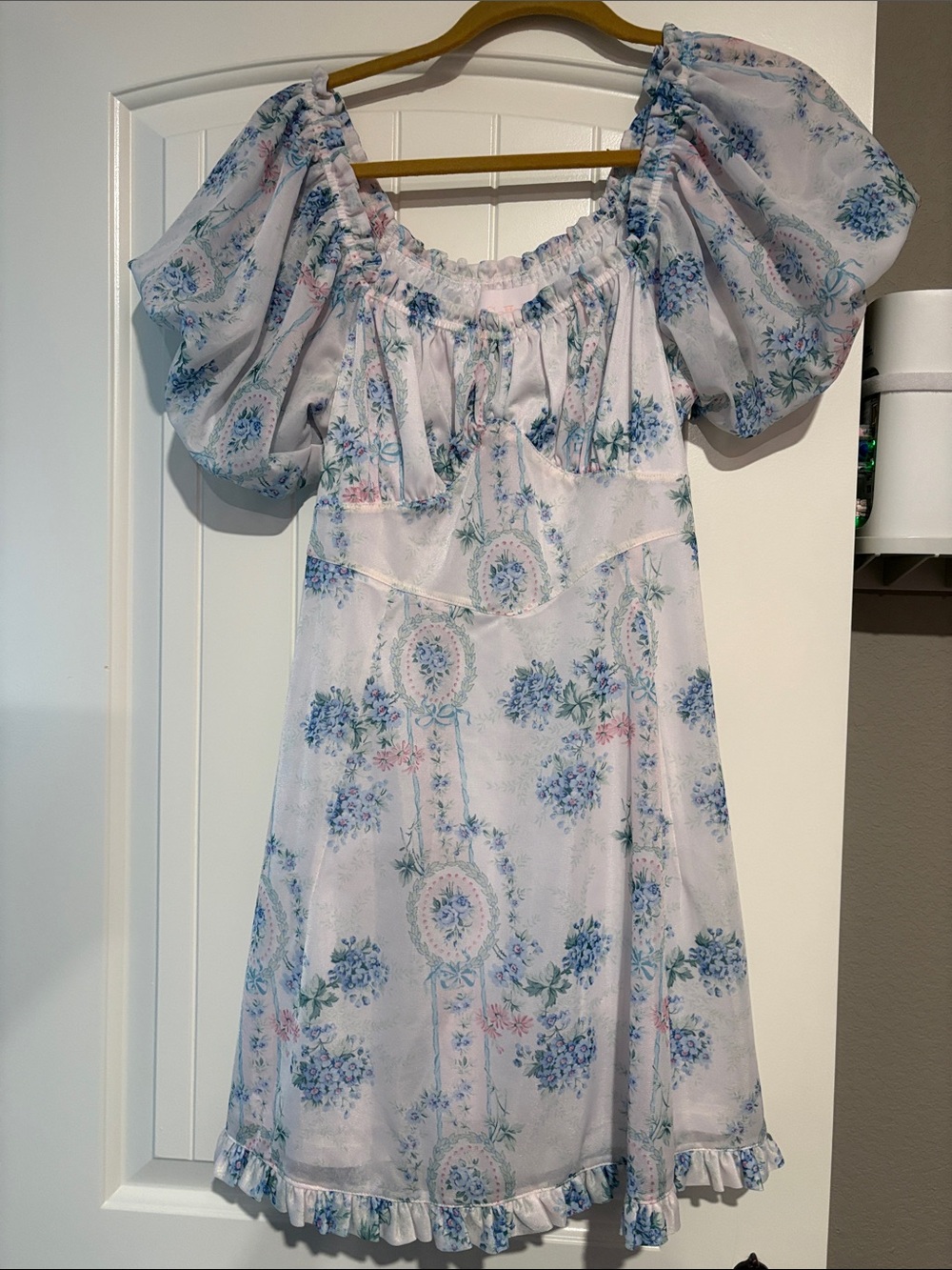 Selkie White Floral Puff-Sleeve Chemise with Blue & Pink Print